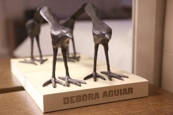 1-sobe-miami-high-rise-homes-design-by-Debora-Aguiar-natural-refined-neutral-book-vignette