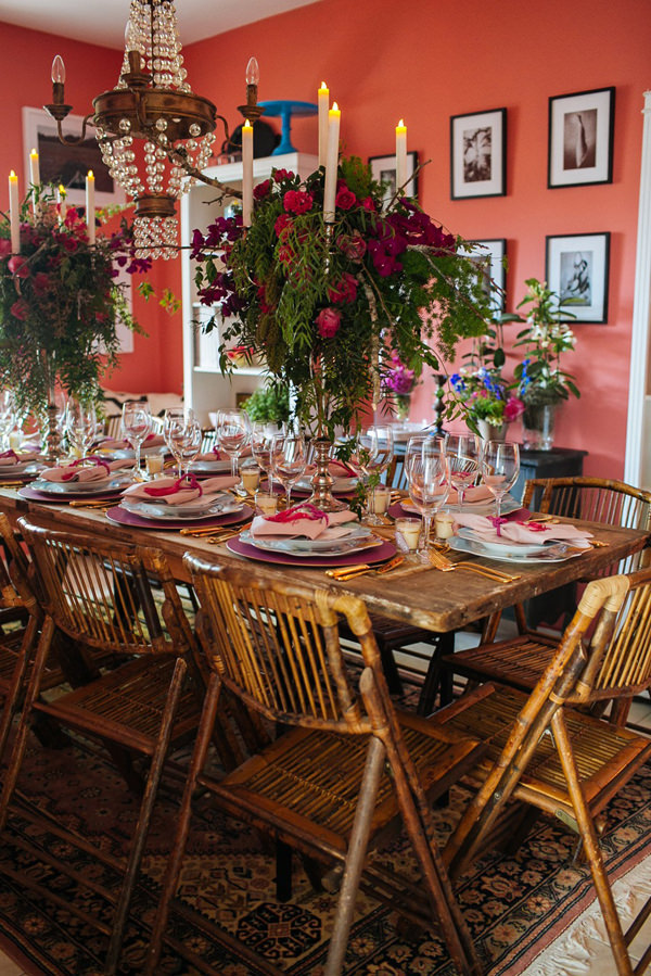 Mesa posta rústica e colorida