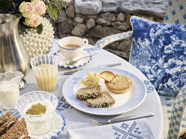 Decoração em azul e branco marca a nova coleção da Zara Home