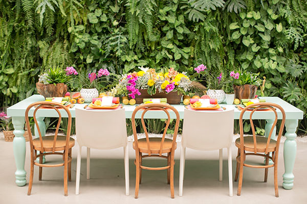 mesa-posta-mix-de-cadeiras-thonart-plasticas