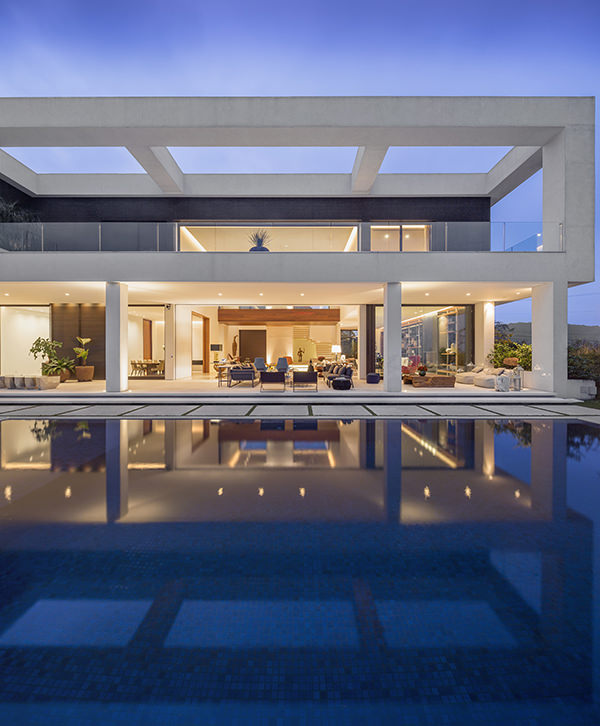 decoracao-casa-moderna-com-pe-direito-duplo-fernanda-marques-13