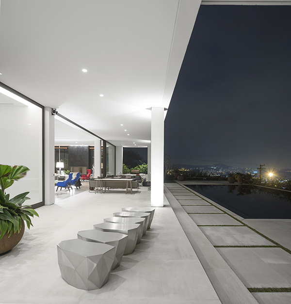 decoracao-casa-moderna-com-pe-direito-duplo-fernanda-marques-17