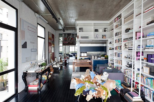 Loft com decoração contemporânea para um colecionador de arte