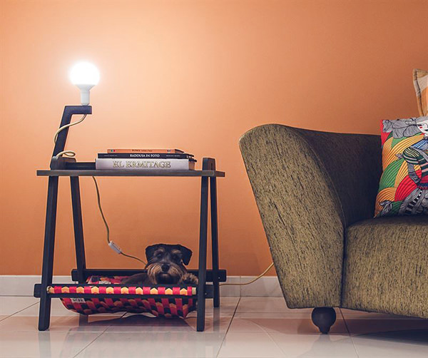 Mesa lateral com cama de cachorro, Mesa de cabeceira com cama de