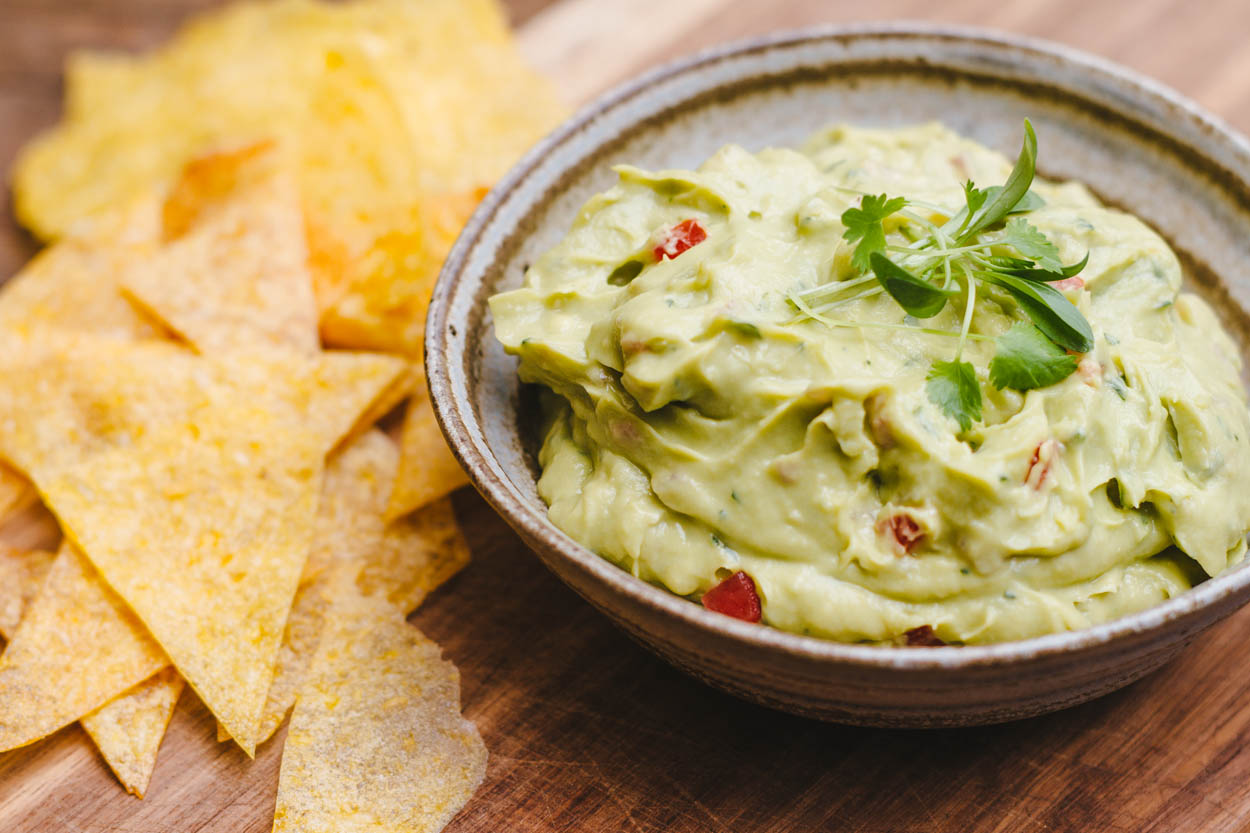 Guacamole com crocante de milho