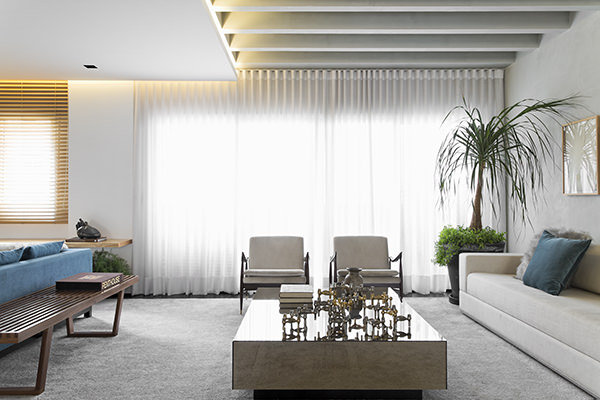 Decoração contemporânea em azul, bege e cinza