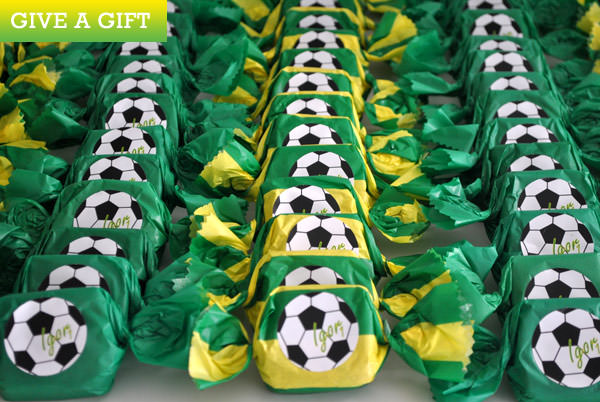 docinhos-tema-copa-do-mundo-verde-e-amarelo-give-a-gift