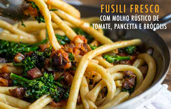 fusili-fresco-com-molho-rustico-de-tomate-pancetta-e-brocolis-01