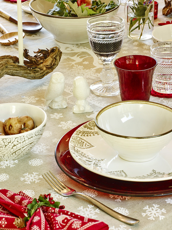 decoração de Natal branco e vermelho mesa posta Zara Home 2 