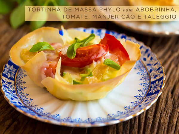 Tortinha de massa phylo com abobrinha, tomate, manjericão e taleggio